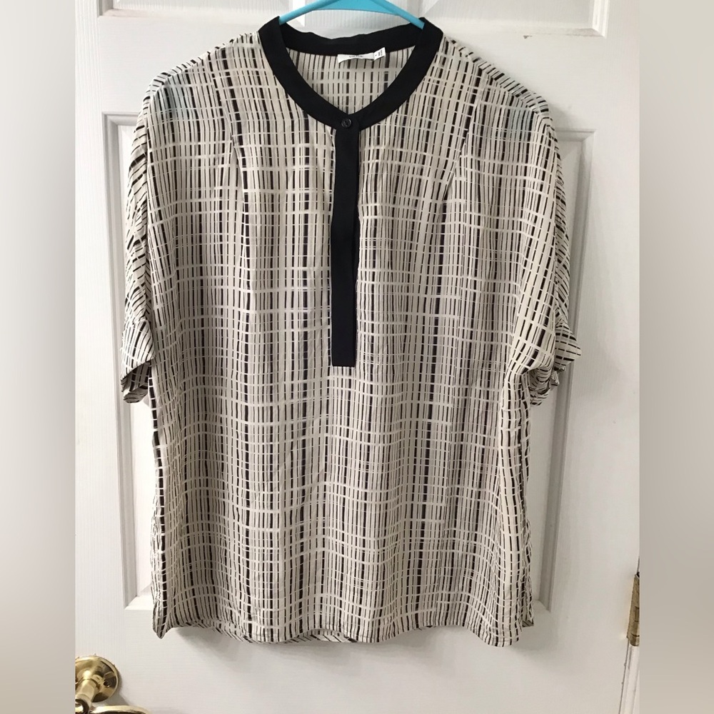 VINCE SZ 8 WOMENS SILK BLOUSE TOP BLACK WHITE PRINT EUC BUTTON PLACKET